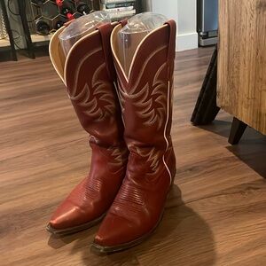 ‘The Annie’ Tecovas- red size 8.5 women’s